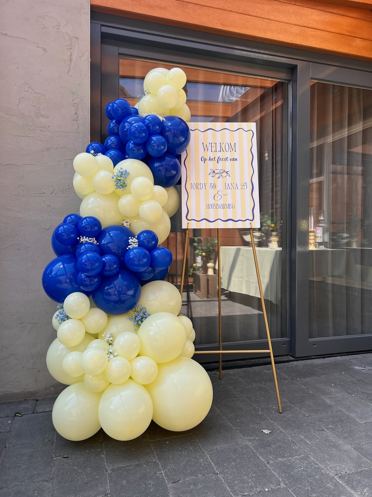 Ballonzuil met welkomstbord